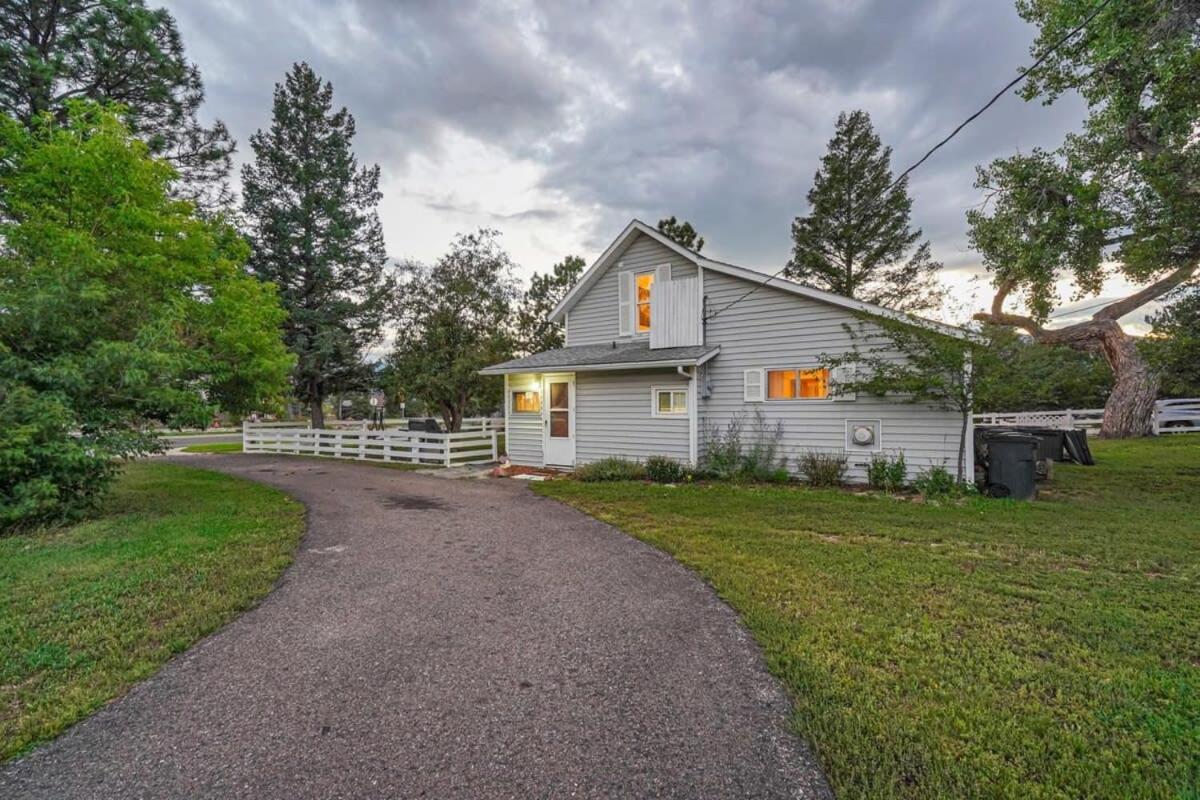 Old Farmhouse Downtown Monument Villa Exterior photo