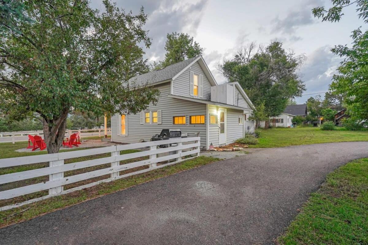 Old Farmhouse Downtown Monument Villa Exterior photo