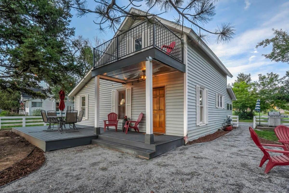 Old Farmhouse Downtown Monument Villa Exterior photo