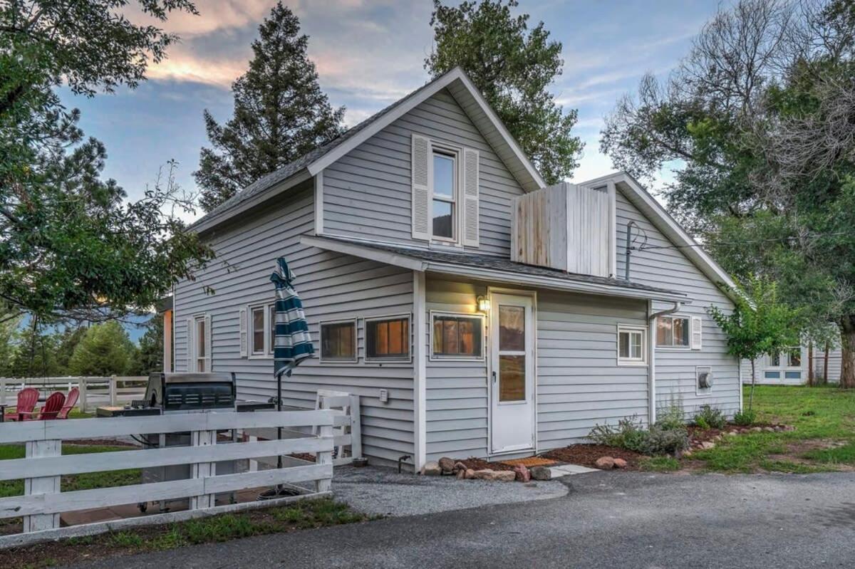 Old Farmhouse Downtown Monument Villa Exterior photo