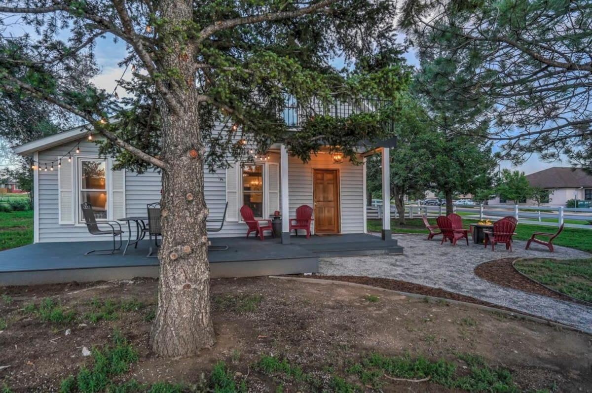 Old Farmhouse Downtown Monument Villa Exterior photo