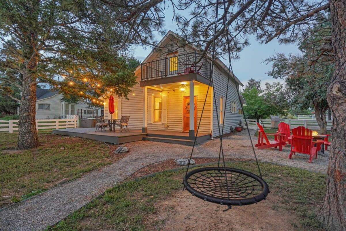 Old Farmhouse Downtown Monument Villa Exterior photo